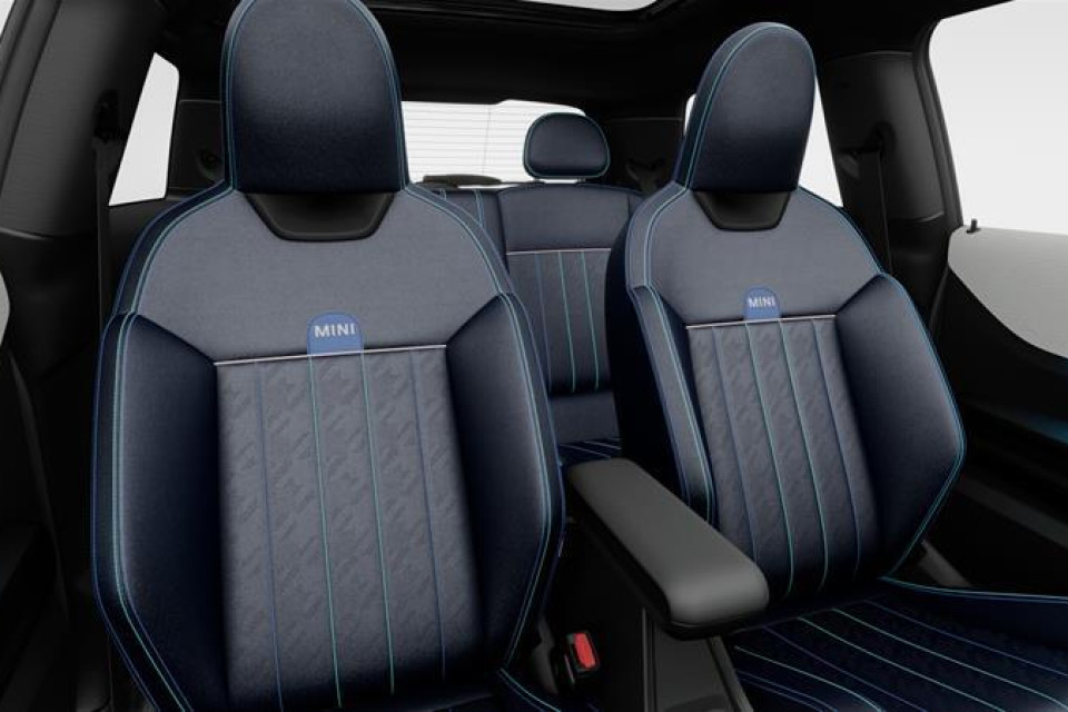 2026 MINI 3 Door - Image 11