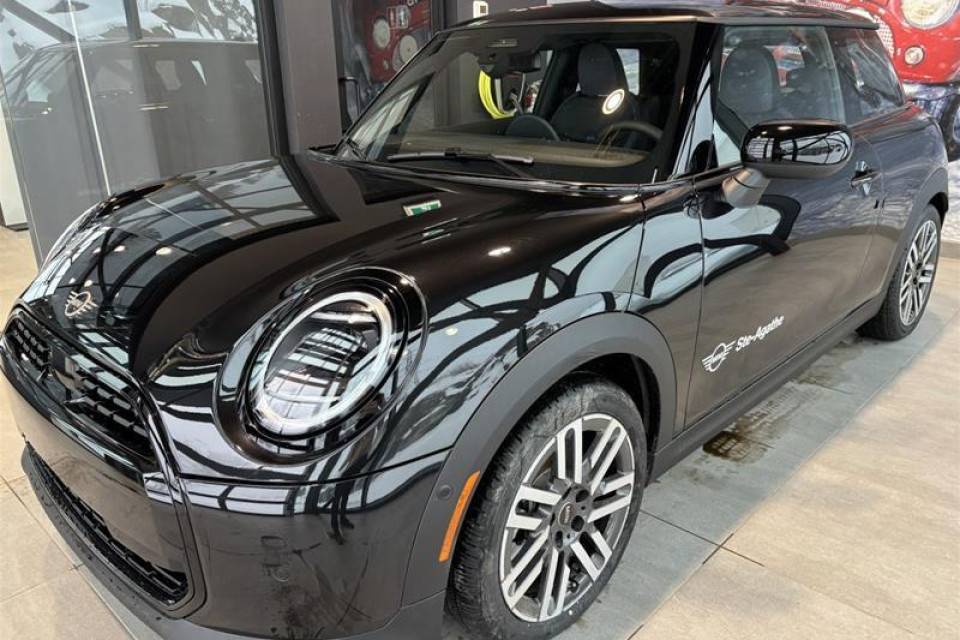 2026 MINI 3 Door - Image 1