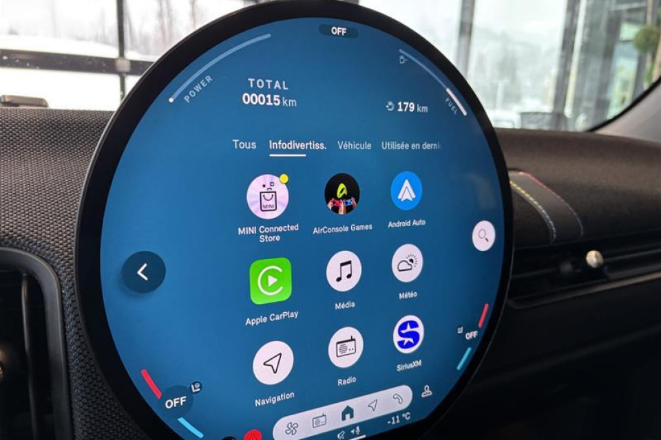 2026 MINI 3 Door - Image 2