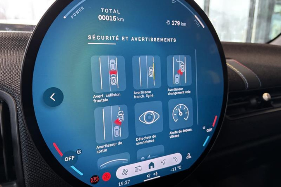 2026 MINI 3 Door - Image 4