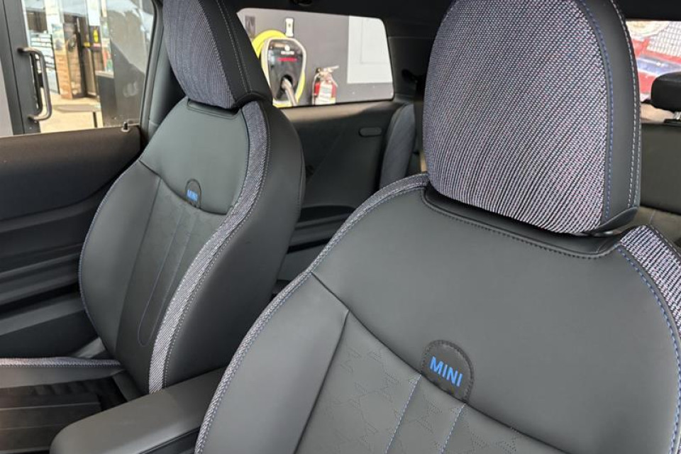 2026 MINI 3 Door - Image 7