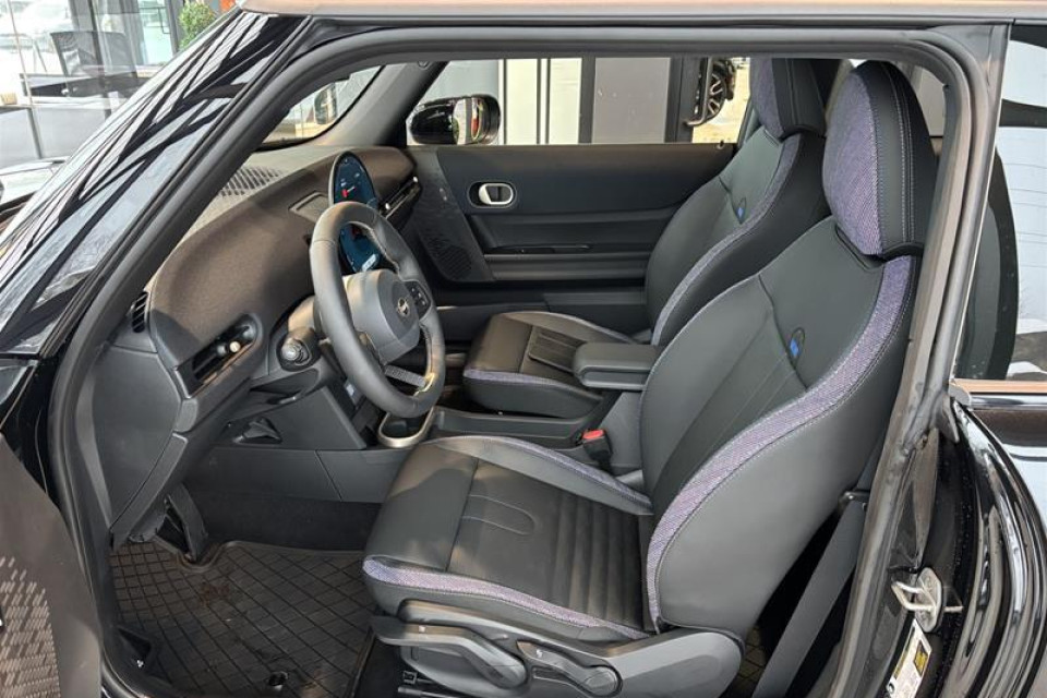 2026 MINI 3 Door - Image 8