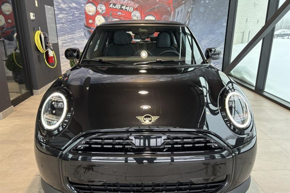 2026 MINI 3 Door - Image 10