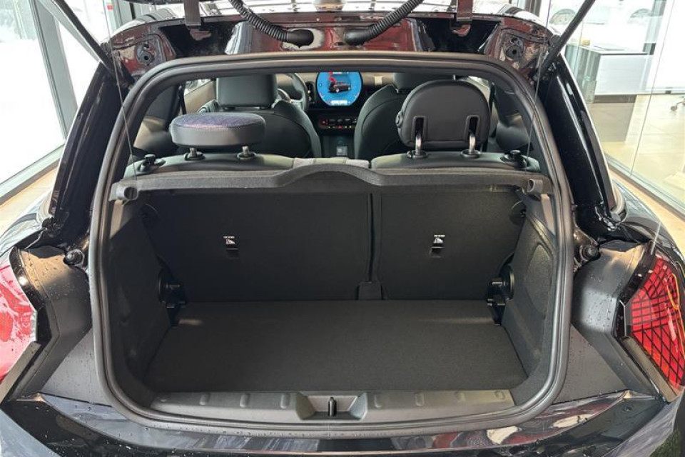 2026 MINI 3 Door - Image 13