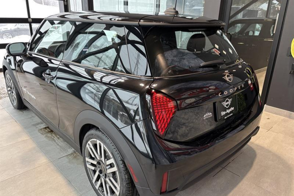 2026 MINI 3 Door - Image 14