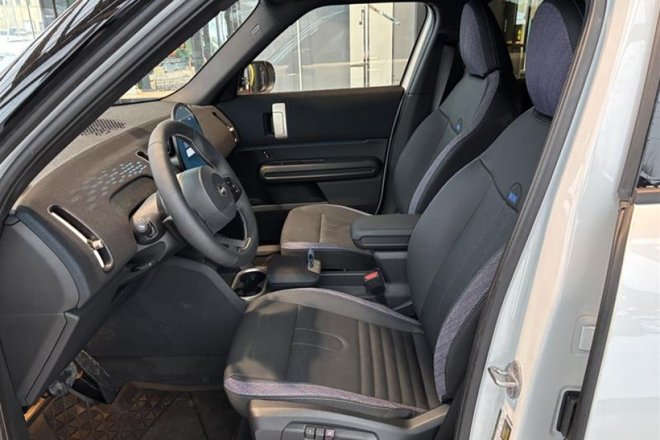 2026 MINI Countryman - Image 11