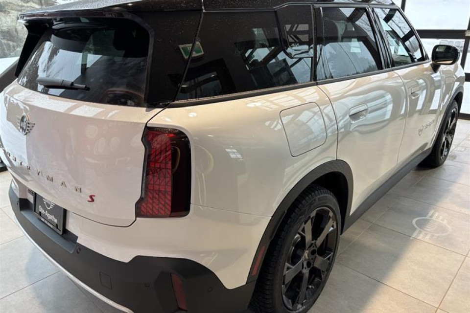 2026 MINI Countryman - Image 15