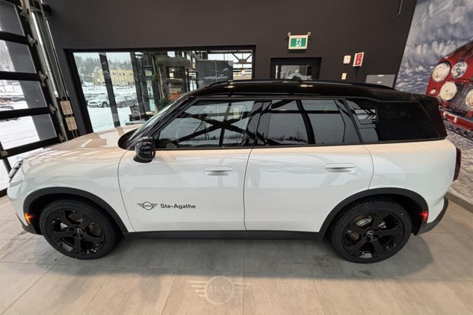 2026 MINI Countryman - Image 18