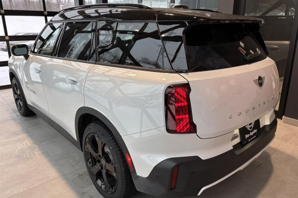 2026 MINI Countryman - Image 19