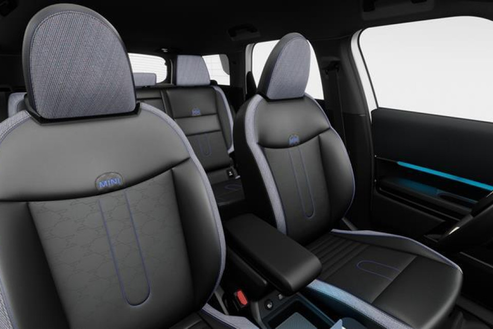 2026 MINI Countryman - Image 13