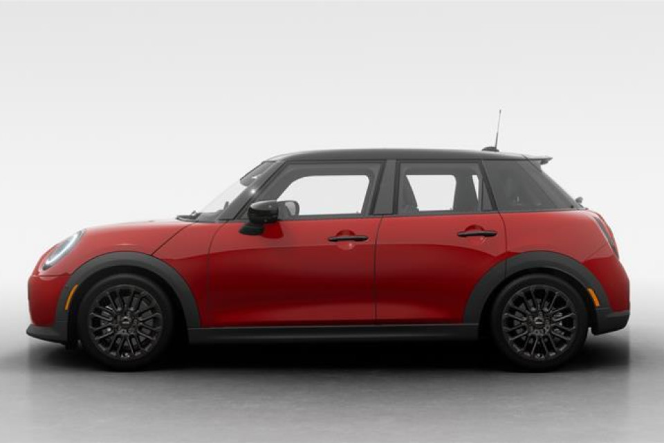 2026 MINI 5 Door - Image 4