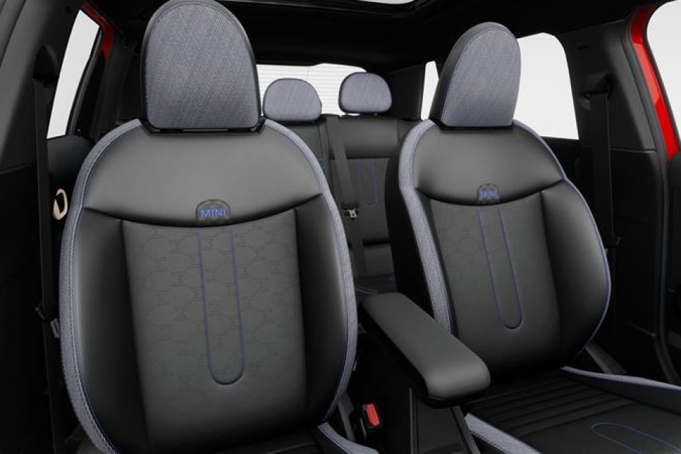 2026 MINI 5 Door - Image 11