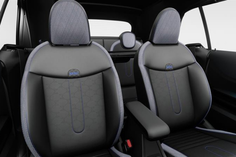 2026 MINI Convertible - Image 11