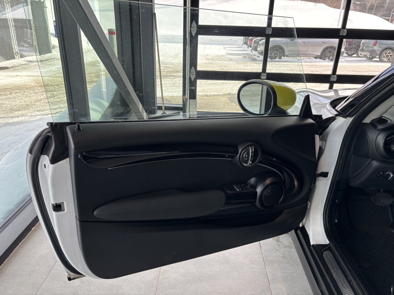 2023 Mini Cooper - Image 13