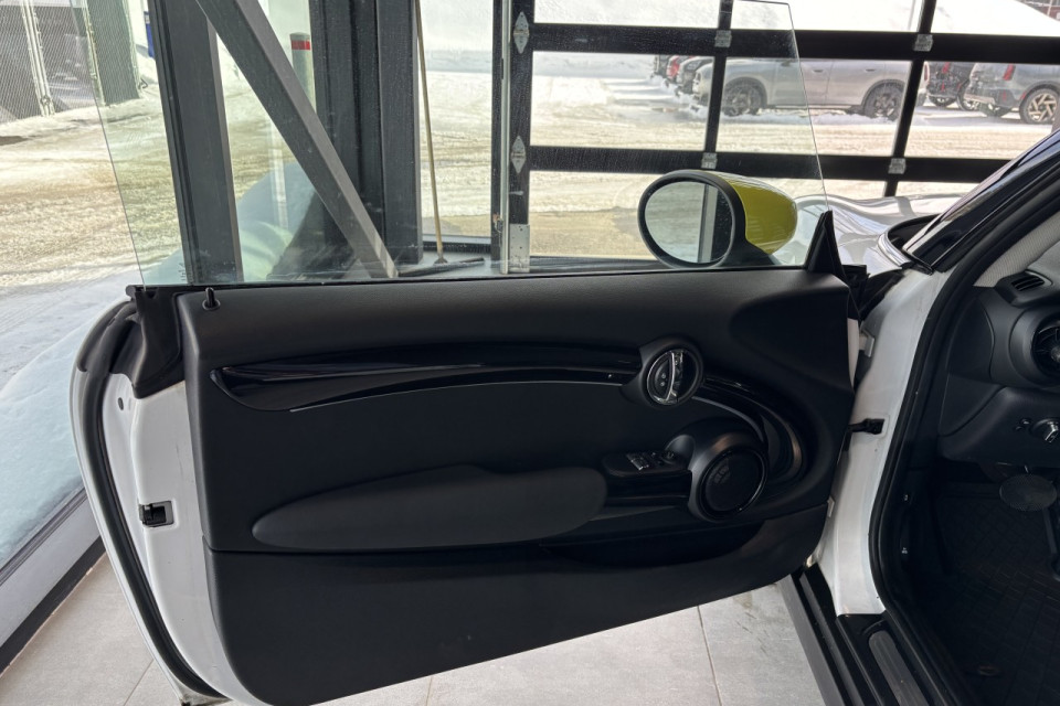 2023 Mini Cooper - Image 13