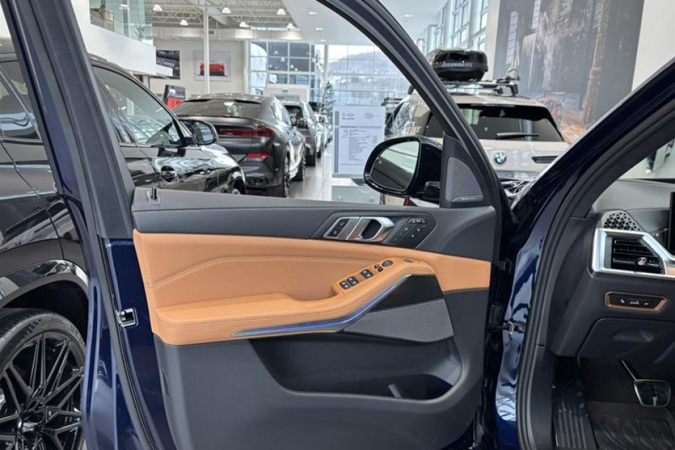 2026 BMW X7 - Image 12