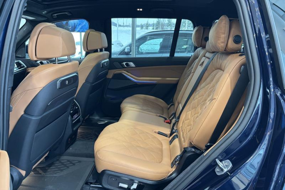 2026 BMW X7 - Image 13