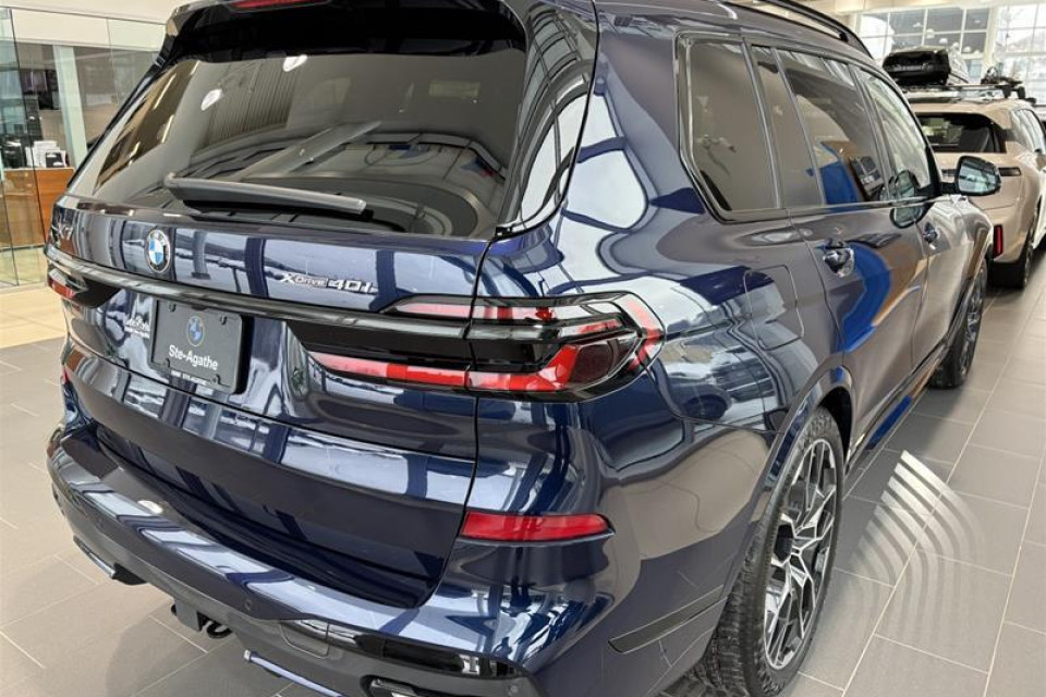 2026 BMW X7 - Image 17