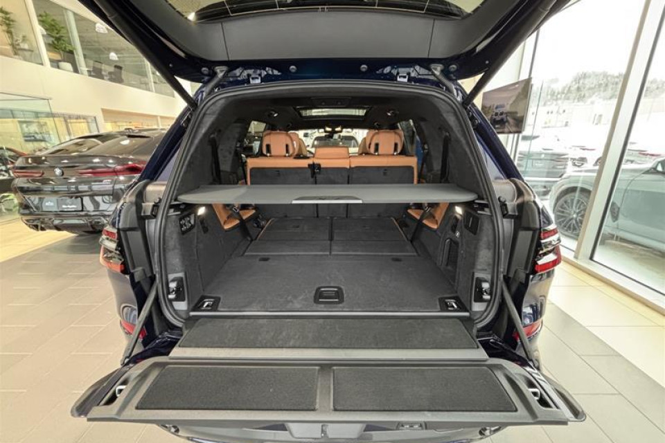 2026 BMW X7 - Image 20