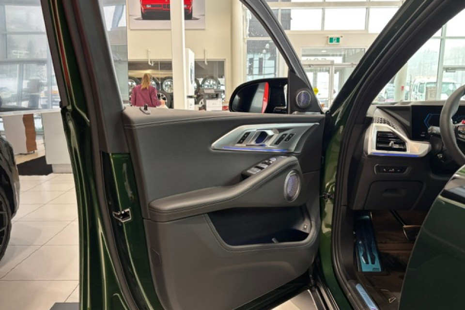 2026 BMW XM - Image 15