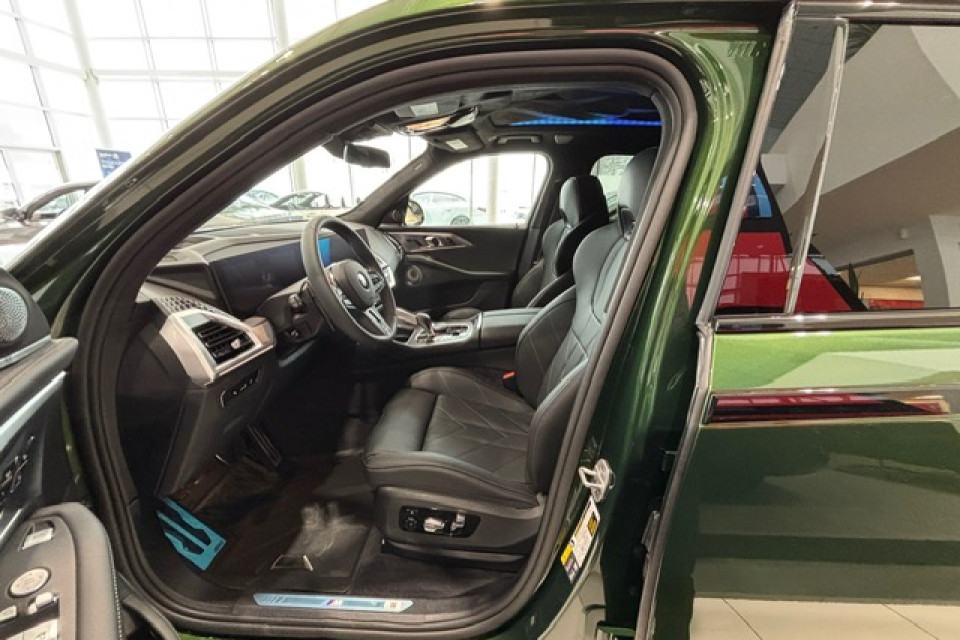 2026 BMW XM - Image 10