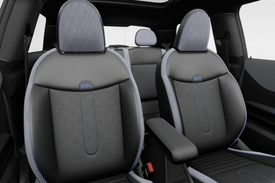 2026 MINI 3 Door - Image 11