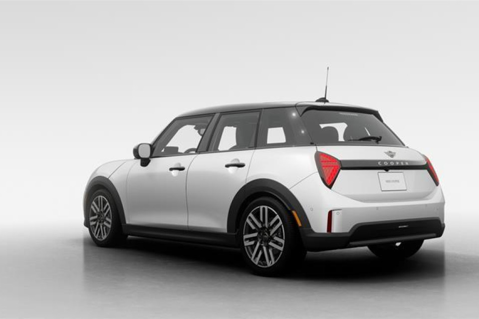 2026 MINI 5 Door - Image 2