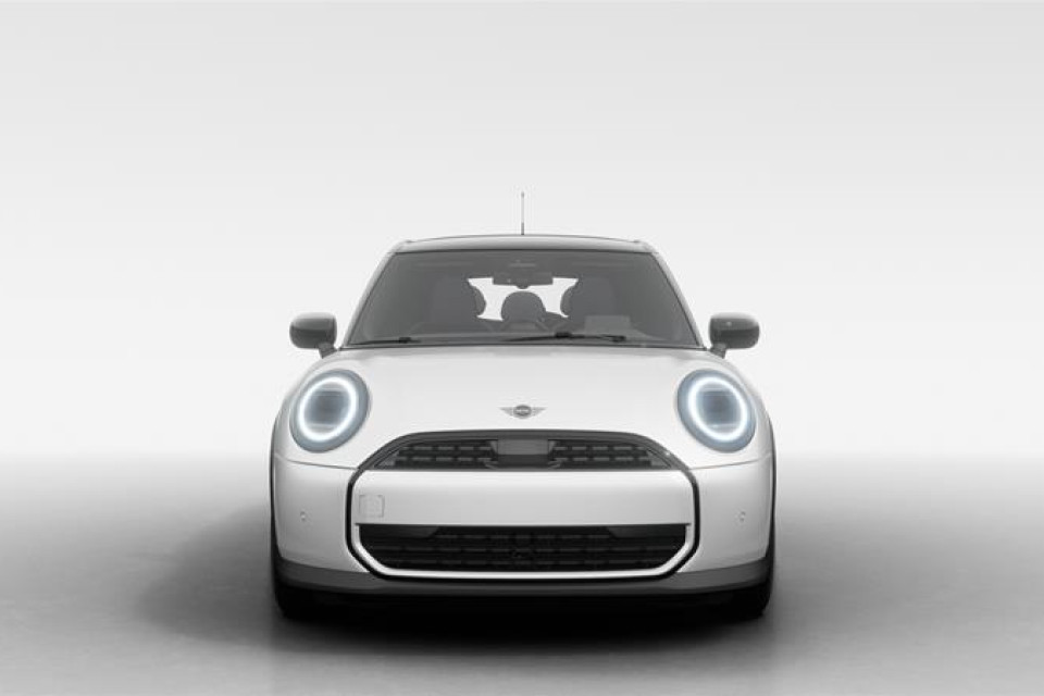 2026 MINI 5 Door - Image 3