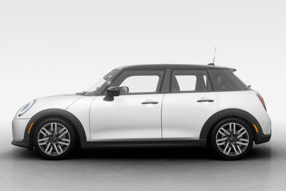 2026 MINI 5 Door - Image 4