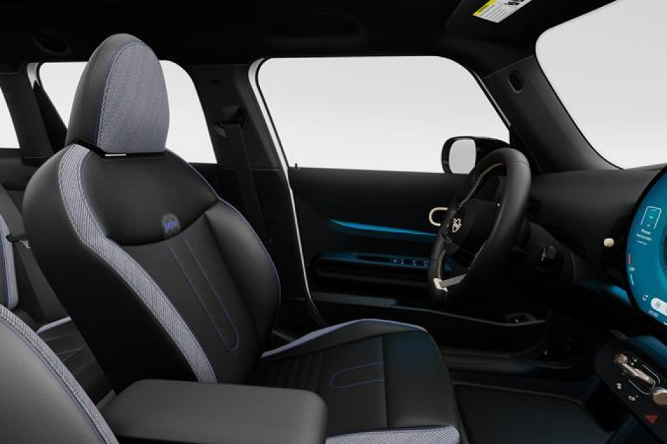 2026 MINI 5 Door - Image 9