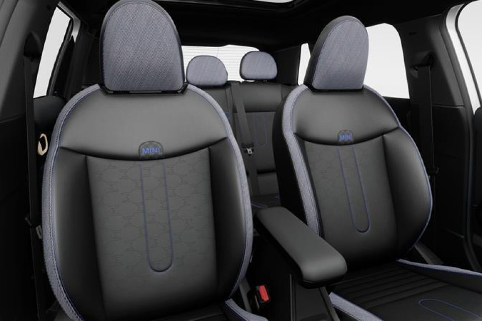 2026 MINI 5 Door - Image 11