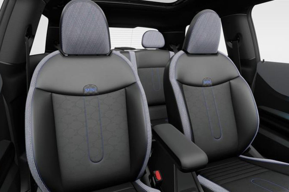 2026 MINI 3 Door - Image 4