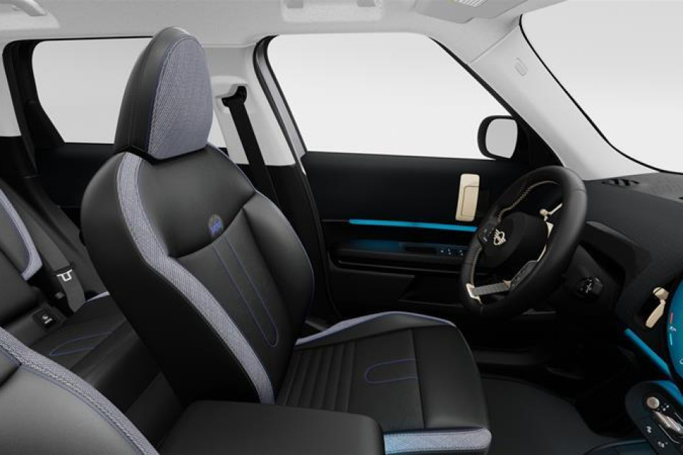 2025 MINI Countryman - Image 9