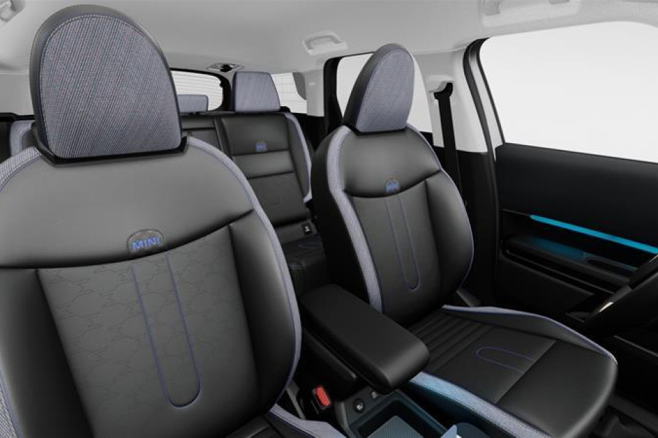 2025 MINI Countryman - Image 11