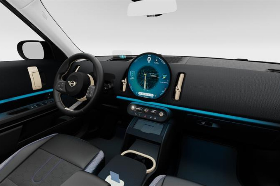 2025 MINI Countryman - Image 12