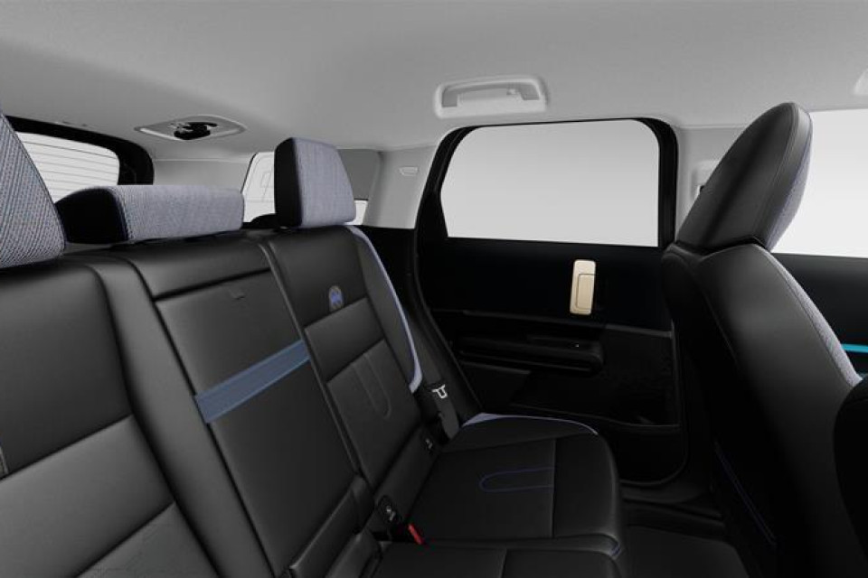 2025 MINI Countryman - Image 13