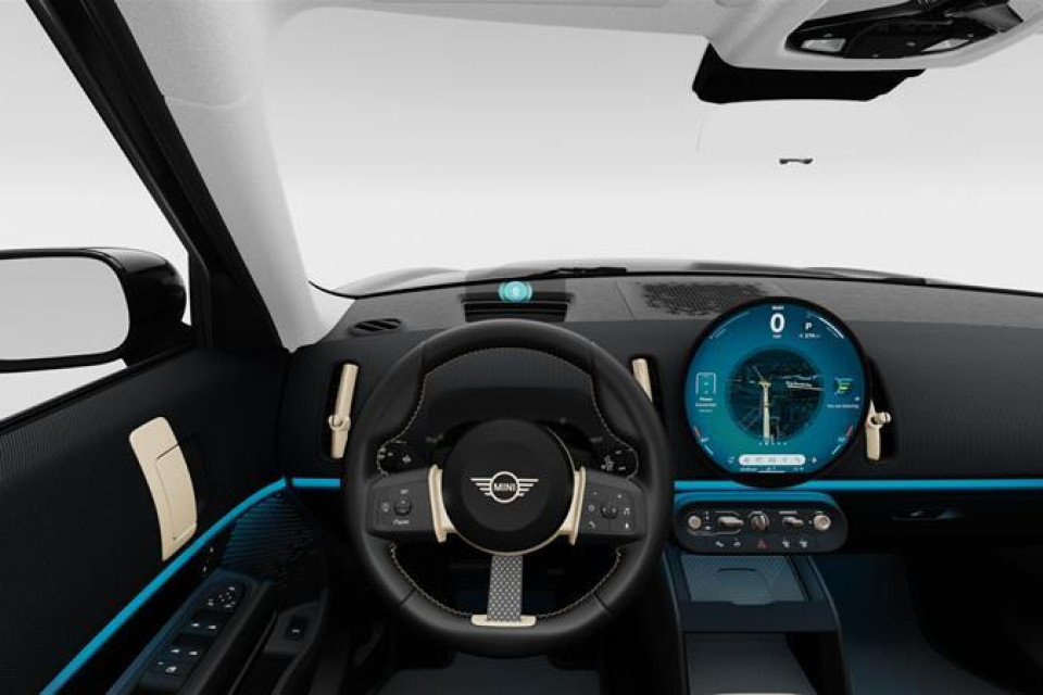 2025 MINI Countryman - Image 14