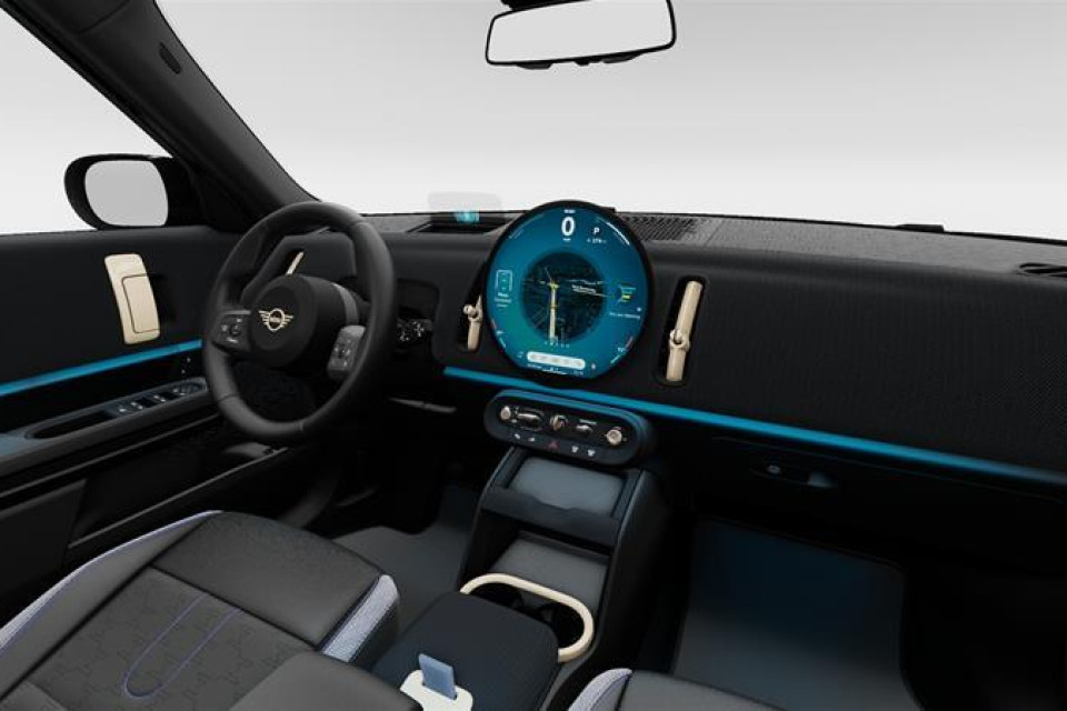 2025 MINI Countryman - Image 13