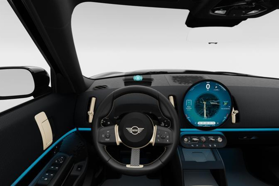 2025 MINI Countryman - Image 11
