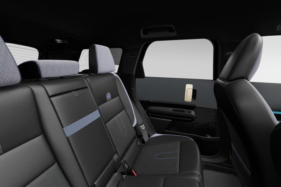 2025 MINI Countryman - Image 13