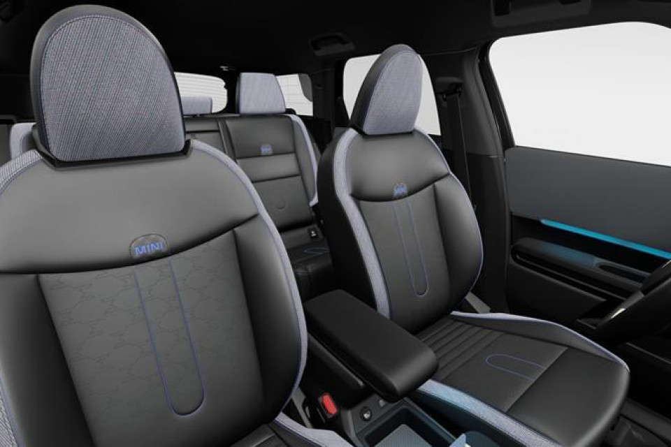 2025 MINI Countryman - Image 14