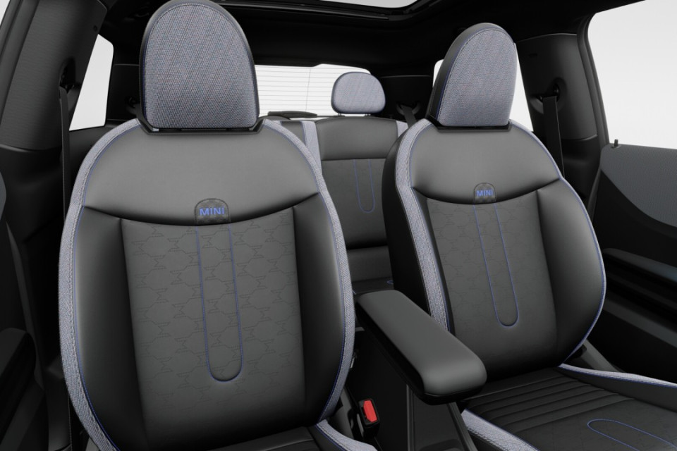 2026 MINI 3 Door - Image 11