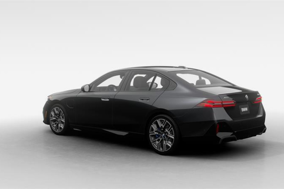 2026 BMW 550e - Image 2