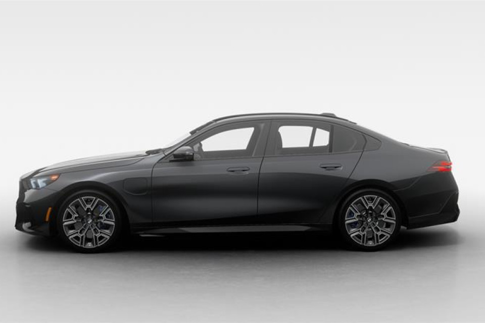 2026 BMW 550e - Image 4
