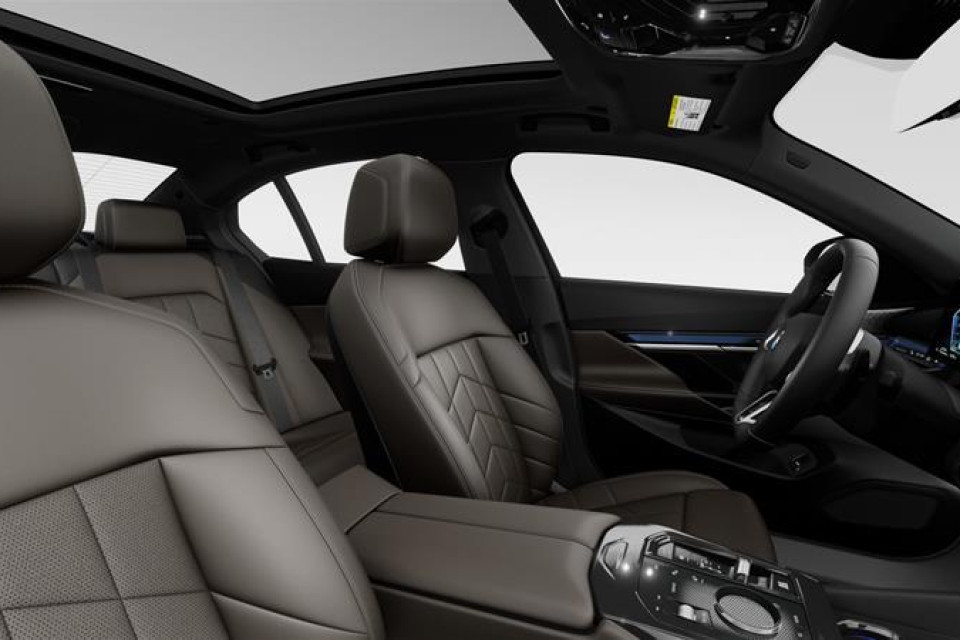 2026 BMW 550e - Image 10