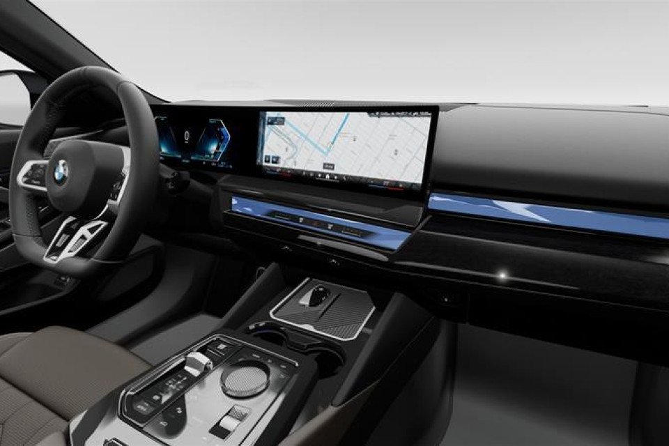 2026 BMW 550e - Image 11