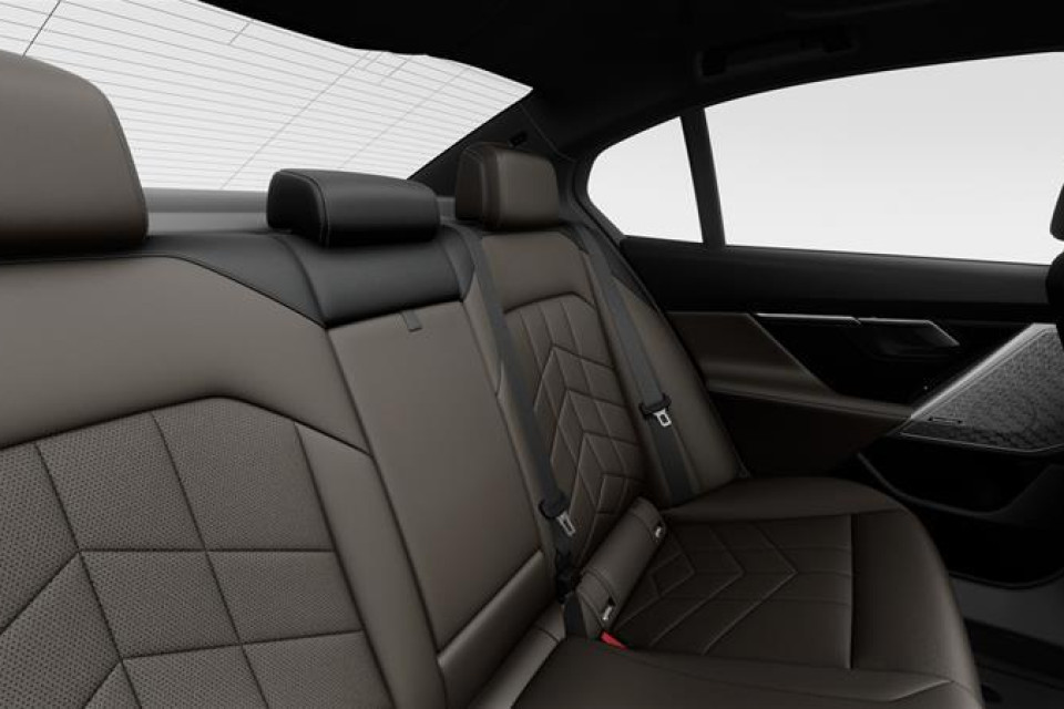 2026 BMW 550e - Image 12