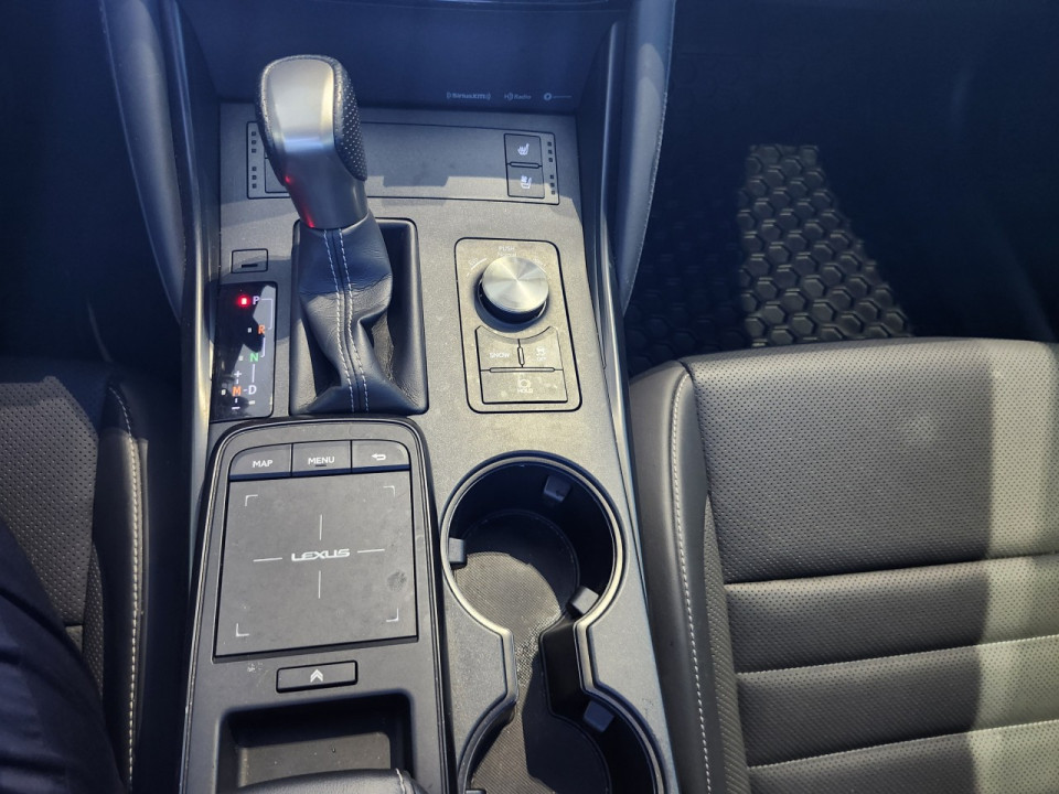 2022 Lexus IS - Image 21