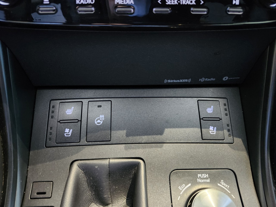 2022 Lexus IS - Image 22