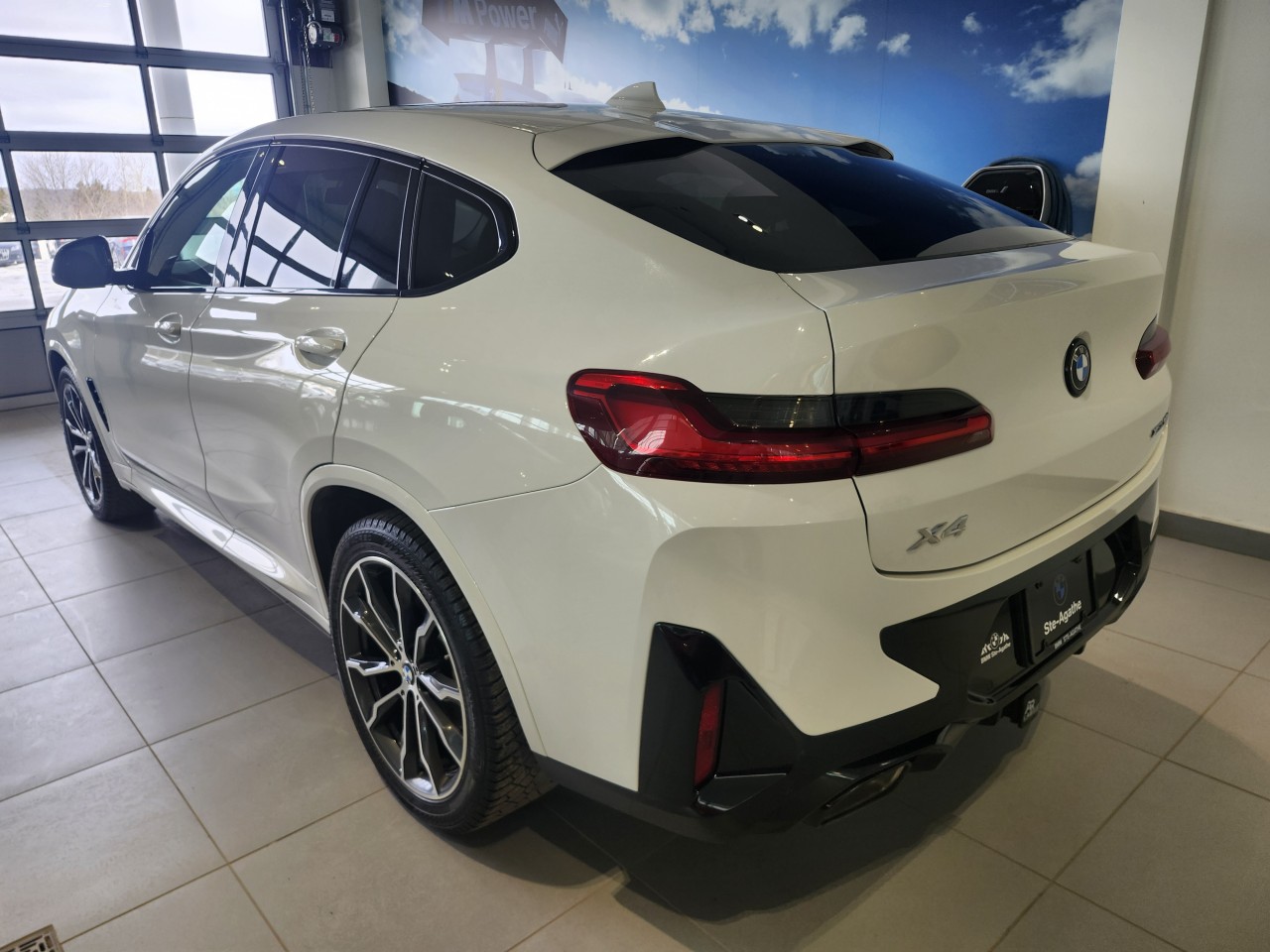 2022 BMW X4 - Image 3